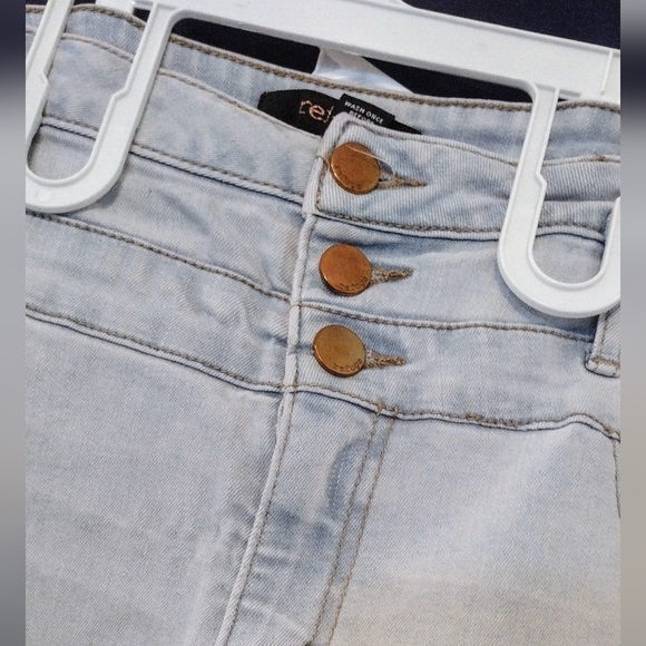 Button up jean shorts - Picture 2 of 4